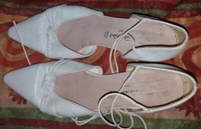 Chaussures blanches lanières d'occasion  Le Lude