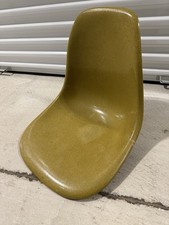 Cadeira Eames Herman Miller Vintage Celeiro Side Shell Fibra de Vidro Amarelo Brilhante! comprar usado  Enviando para Brazil