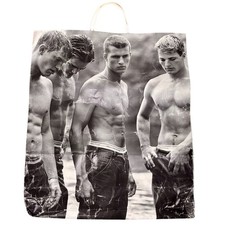 Bolsa de compras de papel vintage Abercrombie & Fitch grupo A&F modelos masculinos molhados 19 x 16 comprar usado Bolsa de compras de papel vintage Abercrombie & Fitch grupo A&F modelos masculinos molhados 19 x 16 comprar usado  Enviando para Brazil