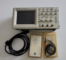 Oscilloscope tektronix tds220 usato  Spedire a Italy