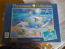 Puzzle dauphins fluorescent d'occasion  Bergues