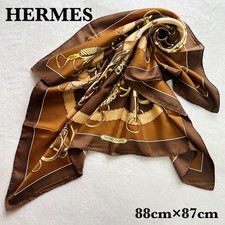 Hermes silk brown d'occasion  Expédié en Belgium