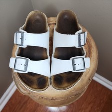 Sandálias Birkenstock Arizona de couro branco com logotipo tamanho juvenil UE 33 comprar usado  Enviando para Brazil