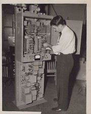 Equipamento de relé de micro-ondas 1950 Philco Philadelphia foto de imprensa original 8x10 comprar usado  Enviando para Brazil