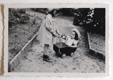 Girls garden stroller d'occasion  Expédié en Belgium