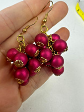 Brincos vintage pendurados com miçangas rosa escuro Cha Cha Goldtone perfurado comprar usado Brincos vintage pendurados com miçangas rosa escuro Cha Cha Goldtone perfurado comprar usado  Enviando para Brazil