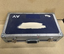 Estojo de voo pequeno tamanho para eletrônicos de montagem em rack 1u 21 1/4”x 12 1/4”x 5 1/4” comprar usado Estojo de voo pequeno tamanho para eletrônicos de montagem em rack 1u 21 1/4”x 12 1/4”x 5 1/4” comprar usado  Enviando para Brazil