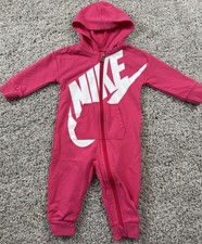 Romper Nike infantil feminino peça única com capuz com zíper Swoosh rosa 9 meses comprar usado Romper Nike infantil feminino peça única com capuz com zíper Swoosh rosa 9 meses comprar usado  Enviando para Brazil