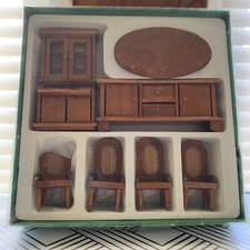 Casa de bonecas vintage miniatura móveis para sala de jantar 7 peças cabana cadeiras buffet mesa comprar usado  Enviando para Brazil