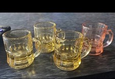 JUEGO DE 4 mini tazas de cerveza vintage de vasos federales amarillas y rosas segunda mano  Embacar hacia Mexico