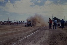 S1529 Trator Pull Dirt Track Drag Car Race Scene 35 mm Slide Photo comprar usado  Enviando para Brazil