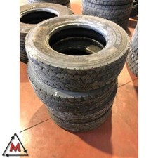 Set pneumatici camion usato  Vajont