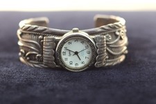 Relógio de punho de penas de prata esterlina nativo americano comprar usado Relógio de punho de penas de prata esterlina nativo americano comprar usado  Enviando para Brazil