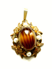 Joli pendentif doré d'occasion  Sartrouville