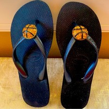 Usado, Chinelos de basquete Havaianas preto cunha enfeites de strass em excelente estado usado tamanho 7 comprar usado  Enviando para Brazil