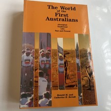The World of the First Australians: Aboriginal Traditional Life Past and Present segunda mano  Embacar hacia Mexico