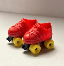Patins de borracha vermelha vintage boneca Barbie com rodas amarelas comprimento 1,25" comprar usado  Enviando para Brazil