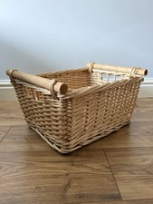 Cesta de armazenamento de vime tecida com alças de madeira comprar usado Cesta de armazenamento de vime tecida com alças de madeira comprar usado  Enviando para Brazil