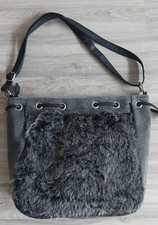 Handtasche kunstfell grau gebraucht kaufen  Gelsenkirchen