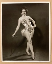 Foto assinada de dançarina fantasiada de showgirl cabaré acrobático Renee LaFountain comprar usado  Enviando para Brazil
