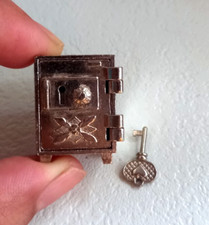 Usado, Antigo Cosmos Mini Cofre Gacha Miniatura Retro Brinquedo de Metal Raro comprar usado  Enviando para Brazil