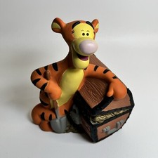 Cofrinho Disney Tigger Treasure Chest moeda de plástico com plugue 1999 vintage comprar usado  Enviando para Brazil