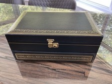 Large mele tier for sale  BOURNEMOUTH