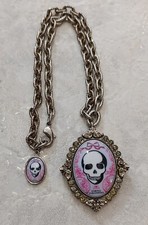 Skull necklace tarina usato  Milano