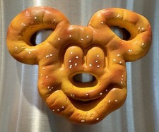 HTF Disney Mickey Mouse Salgado Forma de Pretzel Lanche JUMBO Ímã de Geladeira Disneylândia, usado comprar usado  Enviando para Brazil