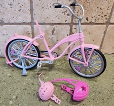 LOTE DE BICICLETAS GLAM BARBIE 2015 ~2 CAPACETES ~ TAMANHO ADULTO E JOVEM ~ ACESSO INCOMPLETO, usado comprar usado  Enviando para Brazil