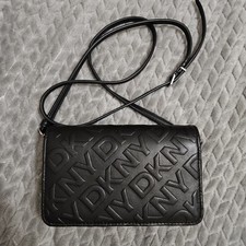 Bolsa carteira tiracolo DKNY Ashlyn preta com logotipo monograma nova sem etiquetas comprar usado Bolsa carteira tiracolo DKNY Ashlyn preta com logotipo monograma nova sem etiquetas comprar usado  Enviando para Brazil