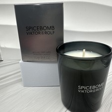 Spicebomb por Viktor & Rolf | Vela perfumada Bougie Parfume ~ 70g 2,4 oz. Novo comprar usado Spicebomb por Viktor & Rolf | Vela perfumada Bougie Parfume ~ 70g 2,4 oz. Novo comprar usado  Enviando para Brazil