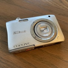Câmera digital Nikon Coolpix A100 prata. NÃO TESTADO. LENTE RUIM. COMO ESTÁ. comprar usado  Enviando para Brazil