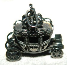 Joli pendentif carrosse d'occasion  Céret