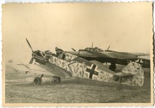 FOTO DE ARQUIVO DA SEGUNDA GUERRA MUNDIAL: LUFTWAFFE MESSERSCHMITT BF 109 & Do 17 AERONAVES NO AERÓDROMO comprar usado FOTO DE ARQUIVO DA SEGUNDA GUERRA MUNDIAL: LUFTWAFFE MESSERSCHMITT BF 109 & Do 17 AERONAVES NO AERÓDROMO comprar usado  Enviando para Brazil