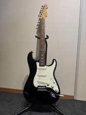 Guitarra elétrica Fender México Standard Stratocaster 2017 preta MX17844652 + estojo comprar usado  Enviando para Brazil