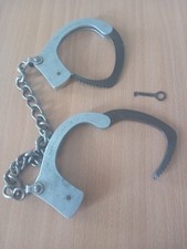 Ancienne paire menottes d'occasion  Renaison