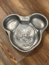 Parques e resorts da Disney exclusivos de metal Mickey Mouse assadeira elenco exclusivo comprar usado  Enviando para Brazil