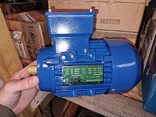 Motor elétrico trifásico BEVI 0.5HP / 0.37kW 230/400V 50Hz 1340RPM comprar usado  Enviando para Brazil