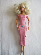 Barbie robe rose d'occasion Barbie robe rose d'occasion  Champcueil