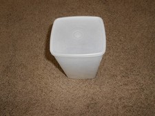 Usado, Recipiente de armazenamento vintage Tupperware 313 quadrado transparente 8" 2 qt freezer e selo 310 comprar usado  Enviando para Brazil
