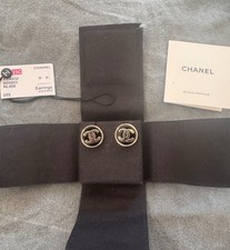 Autentici chanel orecchini usato Autentici chanel orecchini usato  Spedire a Italy