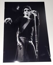 Pôster Lou Reed no palco com guitarra e microfone 1973 Velvet Underground 19"x13" comprar usado  Enviando para Brazil