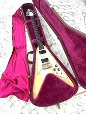 Guitarra elétrica Gibson Flying V modelo branco creme feita em 1995 com estojo rígido comprar usado Guitarra elétrica Gibson Flying V modelo branco creme feita em 1995 com estojo rígido comprar usado  Enviando para Brazil