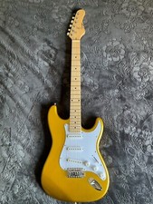 Stratocaster smiger gold usato  Viterbo