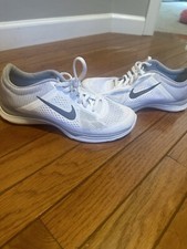 Tênis de corrida feminino branco Nike na temporada TR 5 tamanho 7, usado comprar usado  Enviando para Brazil