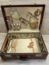 Conjunto de penteadeira de viagem antiga da década de 1930 mala de couro  comprar usado Conjunto de penteadeira de viagem antiga da década de 1930 mala de couro  comprar usado  Enviando para Brazil