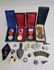 Lot médailles insignes d'occasion Lot médailles insignes d'occasion  France
