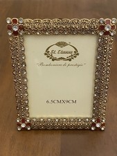 Cornice colore oro usato Cornice colore oro usato  Fondi