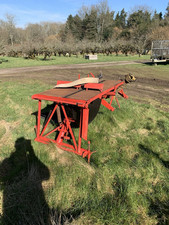 Tractor saw bench for sale  FARNHAM